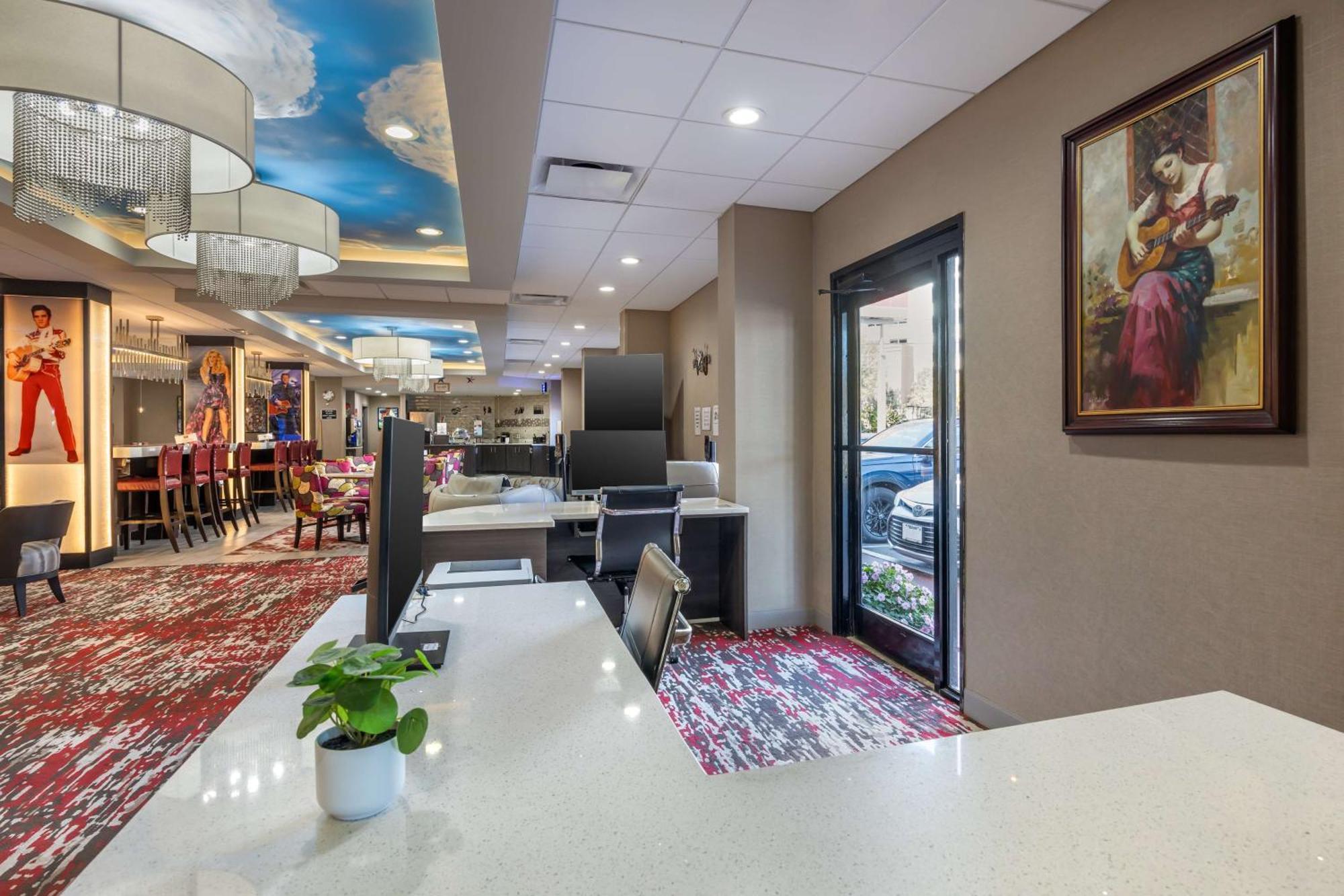 Hotel Western Downtown Music Row 3*